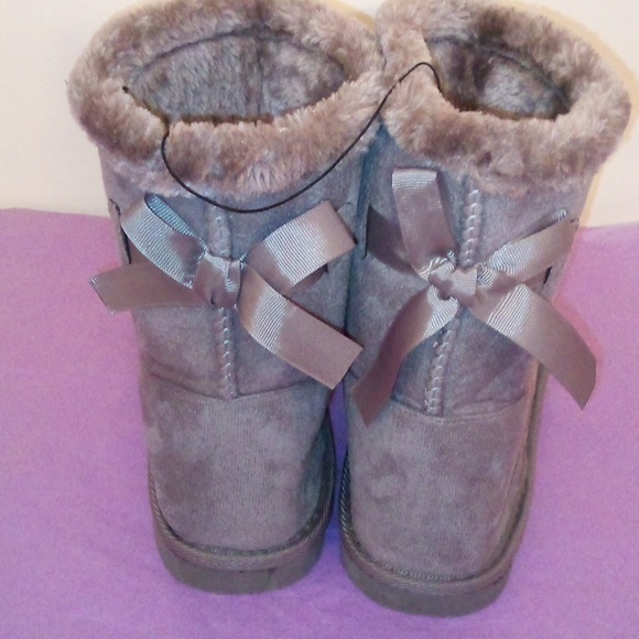 Bobbie Brooks Grey 🩶 Boots - Picture 8 of 13